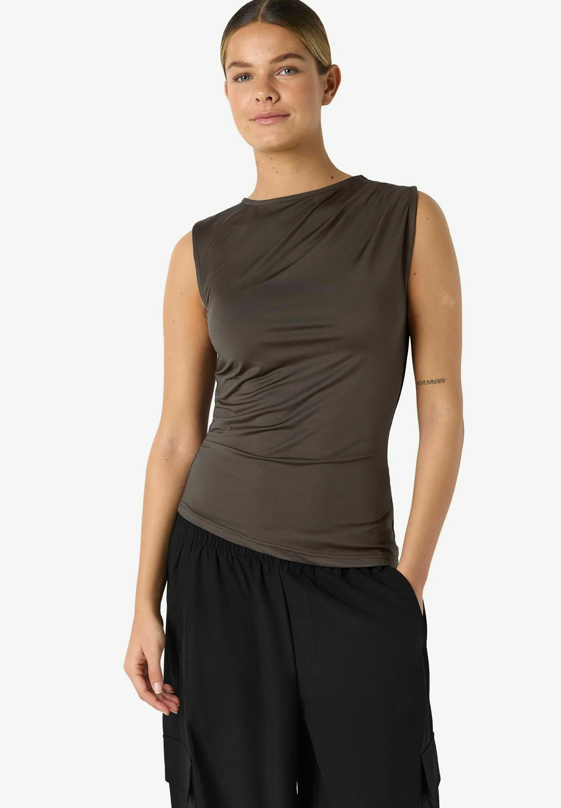 NOISY MAY VIKKA TOP S/L GATHERING TOP
