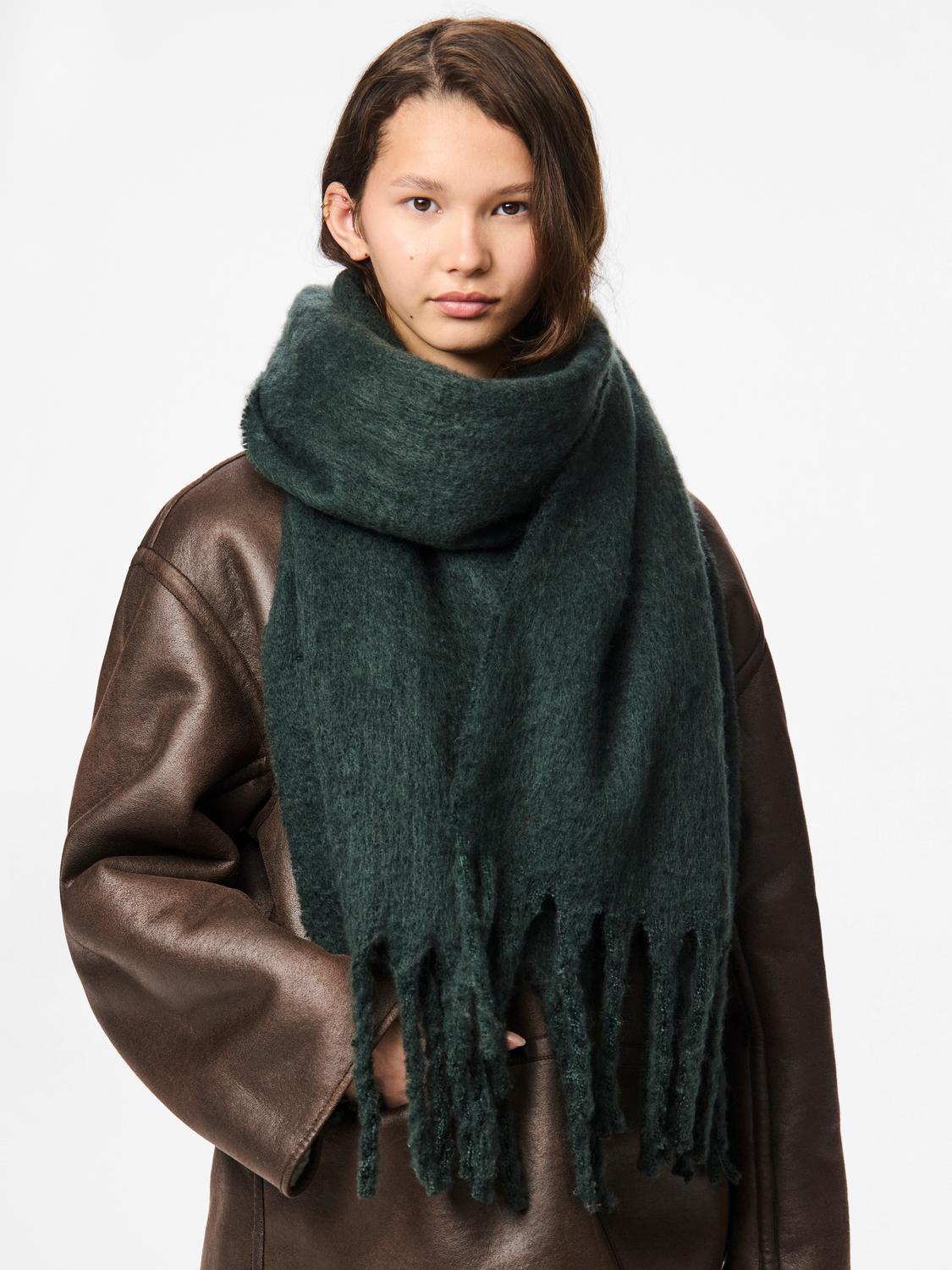 PIECES NIKITA LONG SCARF