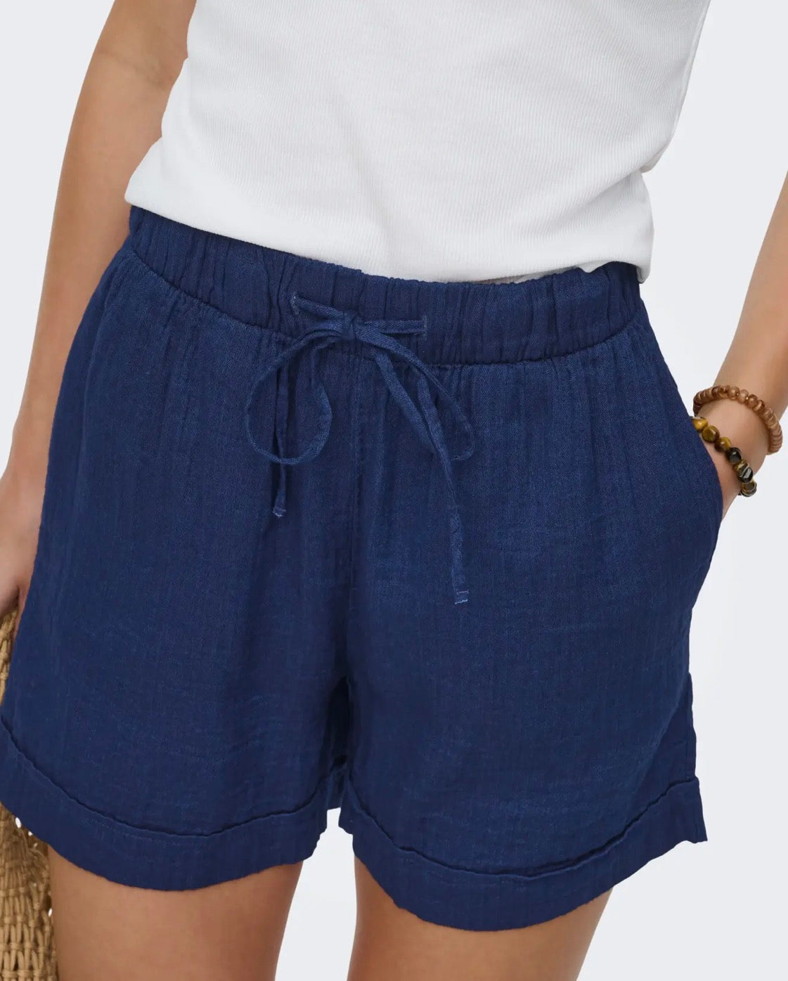 ONLY LEONI SEERSUCKER PULL UP SHORTS