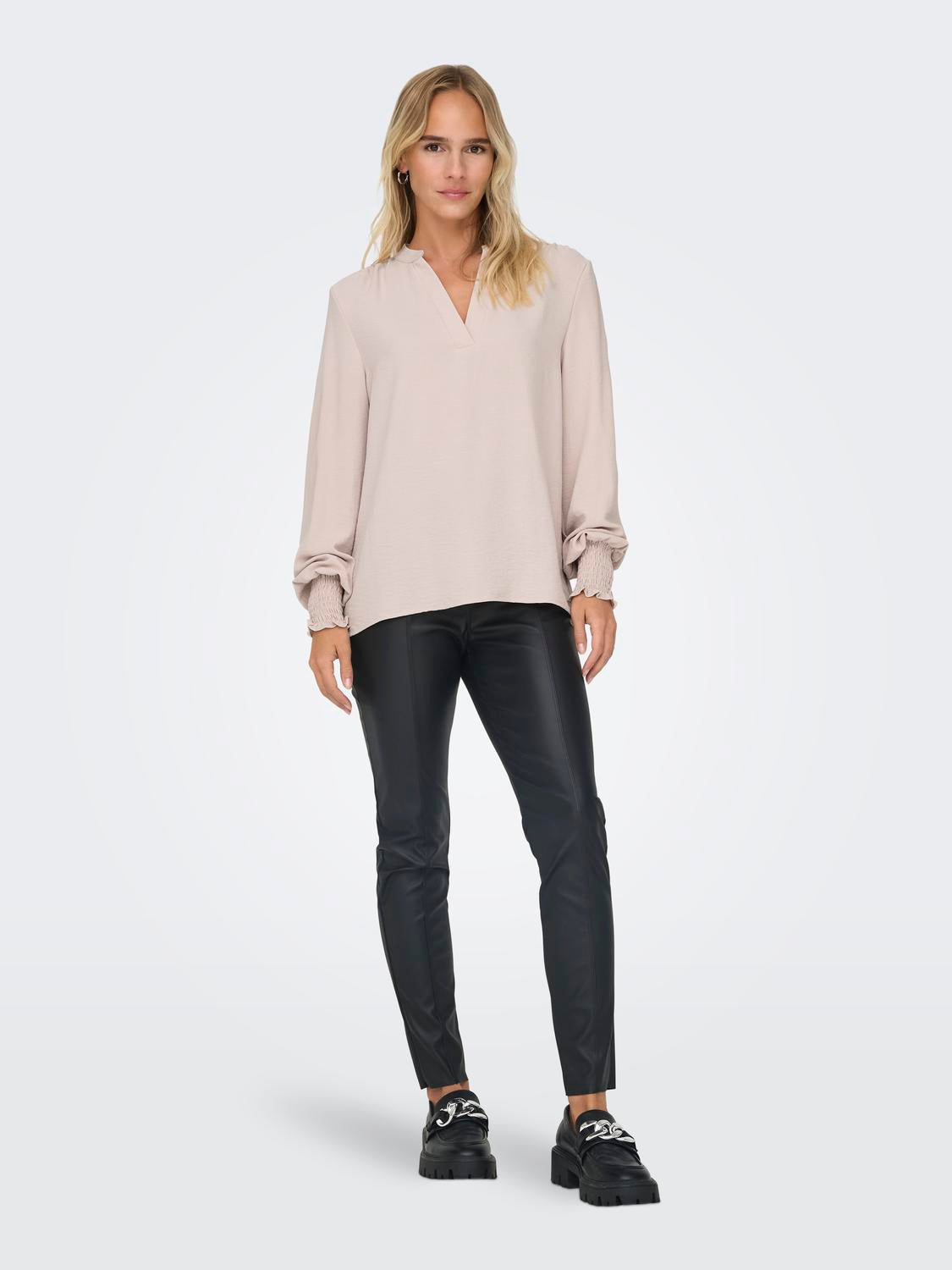 ONLY METTE V-NECK LS SMOCK TOP