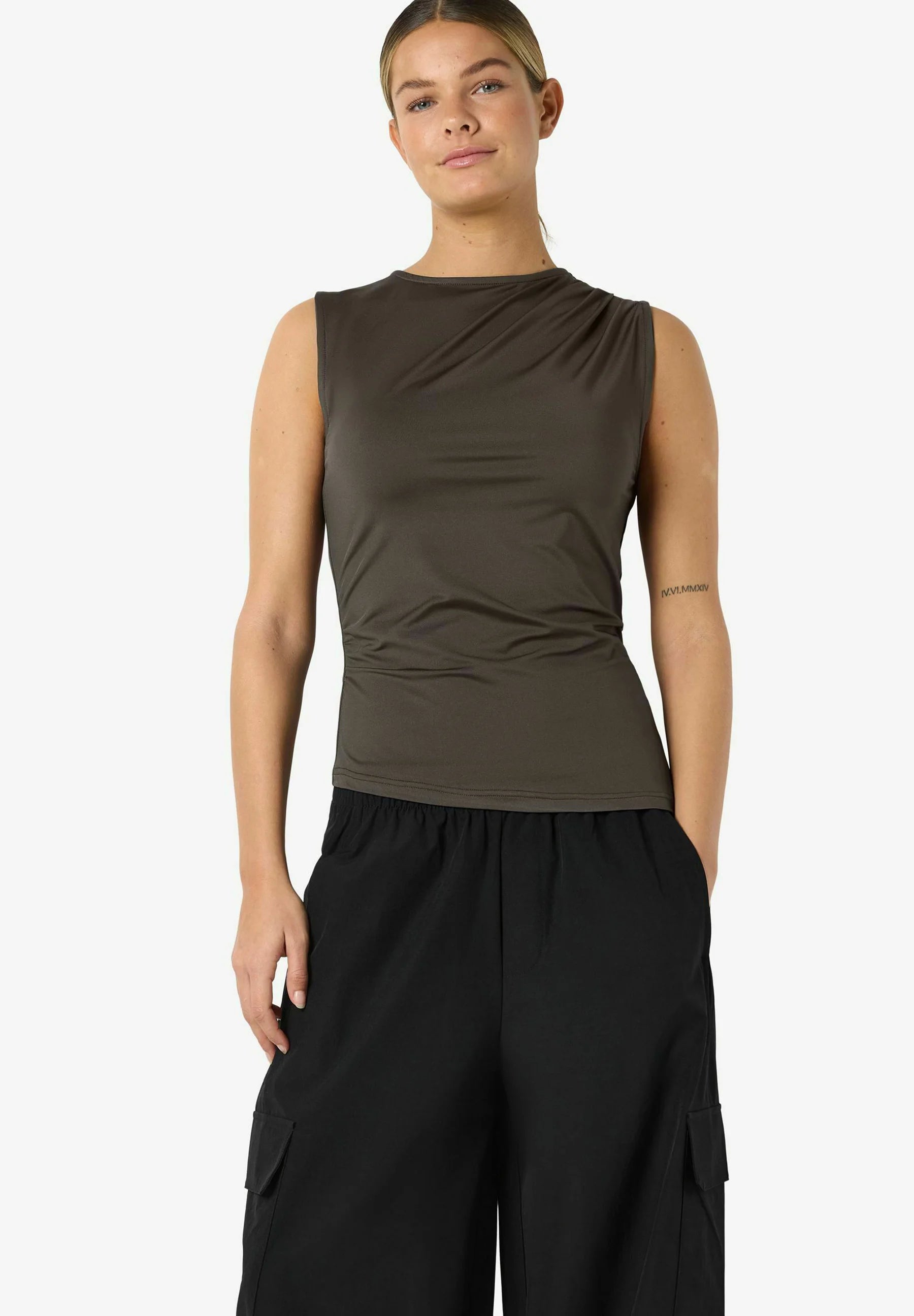 NOISY MAY VIKKA TOP S/L GATHERING TOP