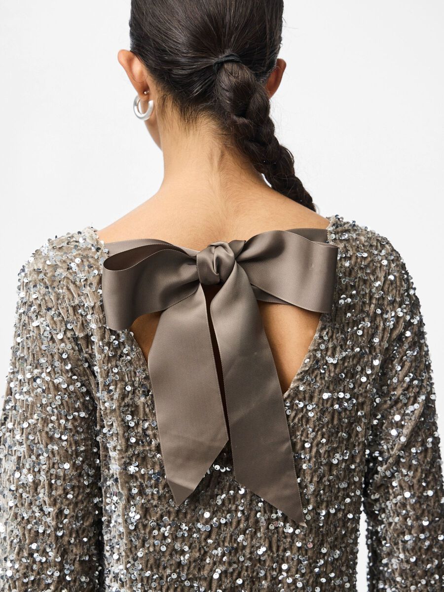 PIECES KAM LS DEEP BACK BOW DRESS