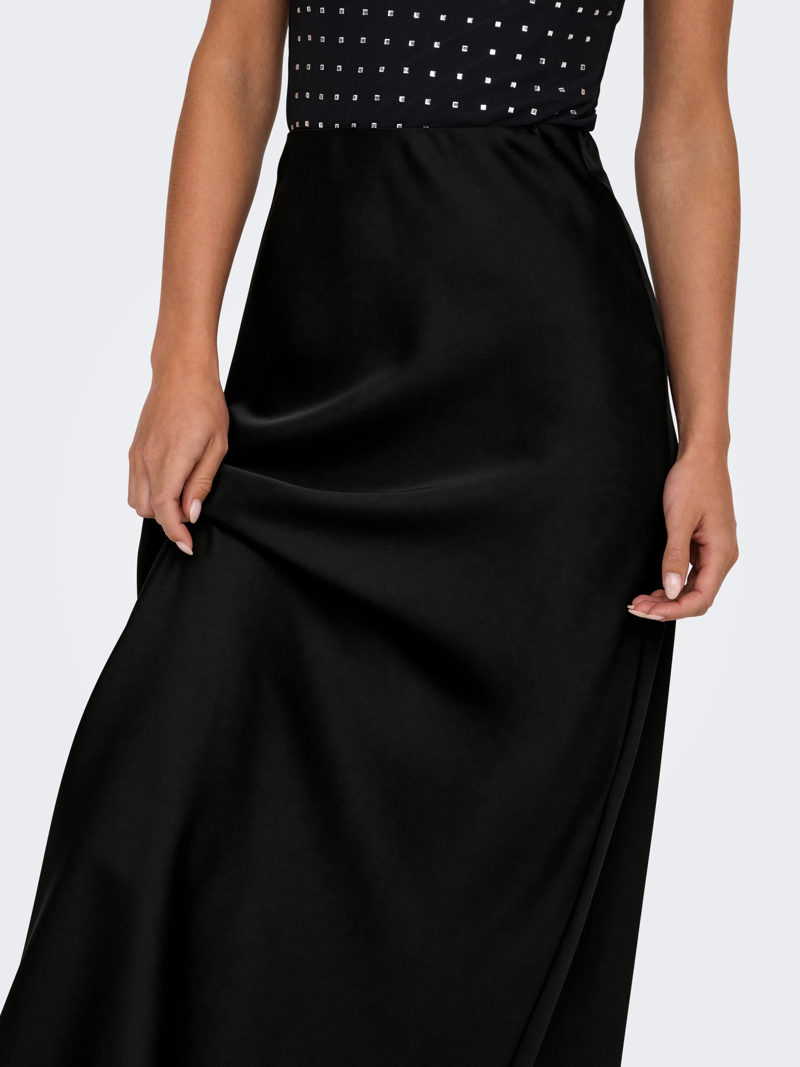 ONLY CHIGO ANKEL SATIN SKIRT - BLACK