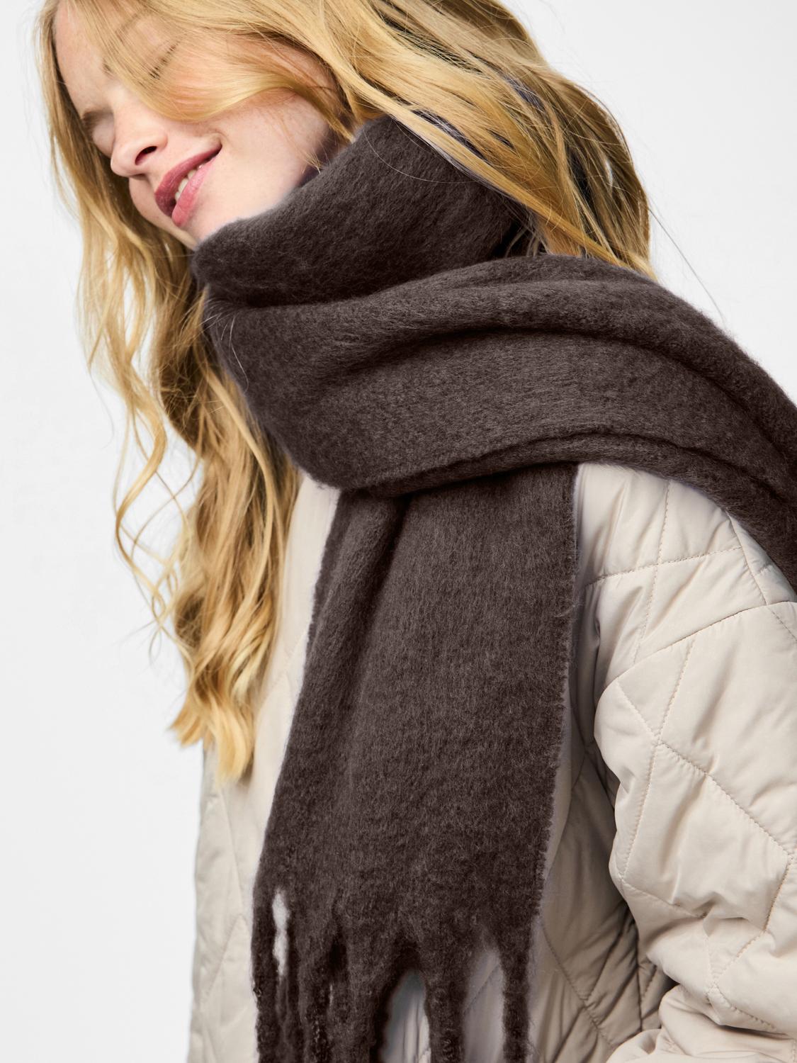 PIECES NIKITA LONG SCARF