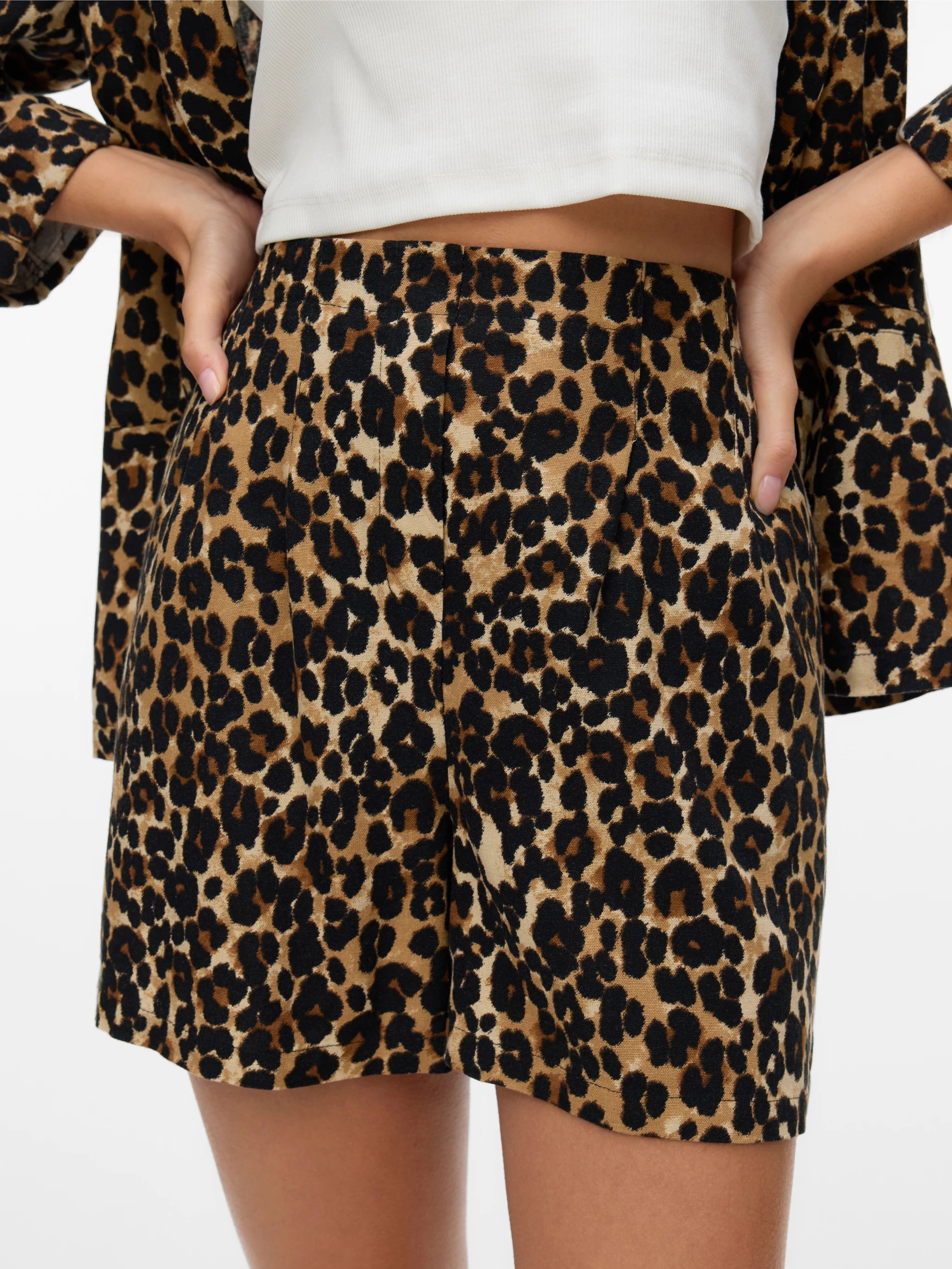 VERO MODA JESMILO HW SHORTS
