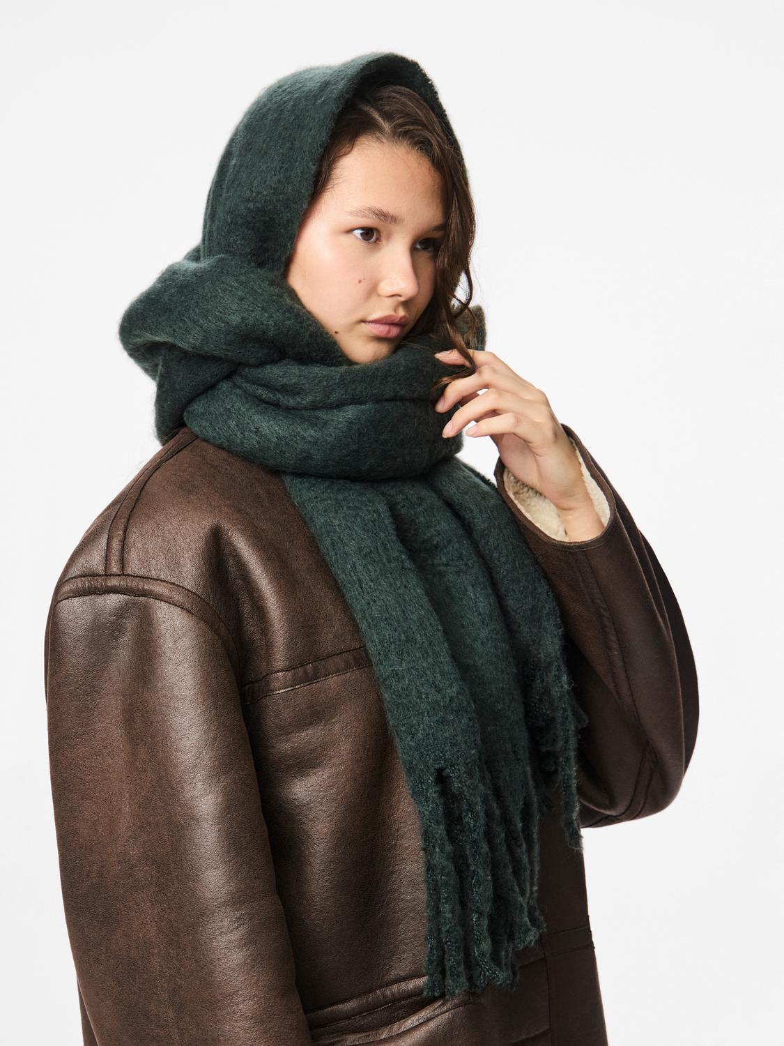 PIECES NIKITA LONG SCARF