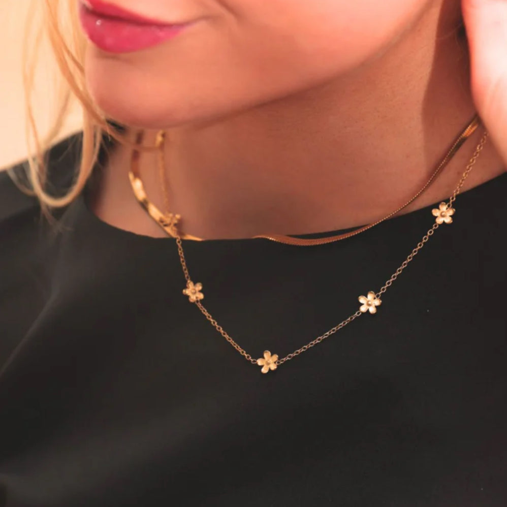 SISTIE2ND CAMELLIA NECKLACE