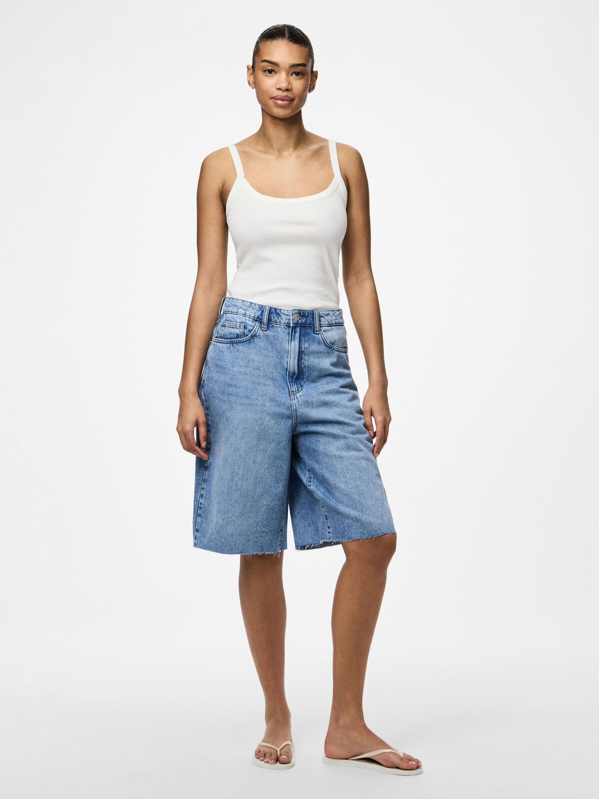 PIECES TASHA MW BAGGY DENIM SHORTS