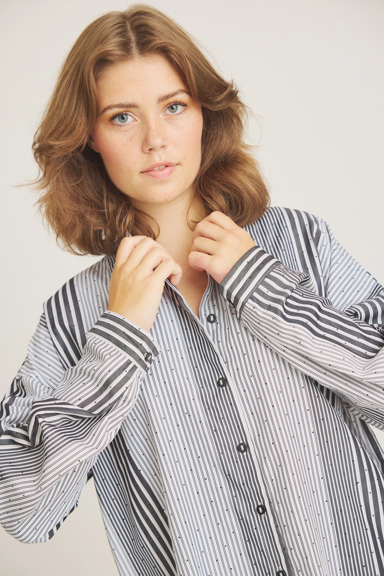 LUXZUZ ONE TWO GERTIA SHIRT