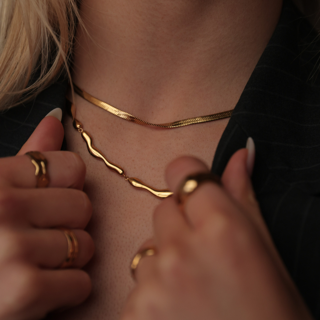 SISTIE SNAKE NECKLACE