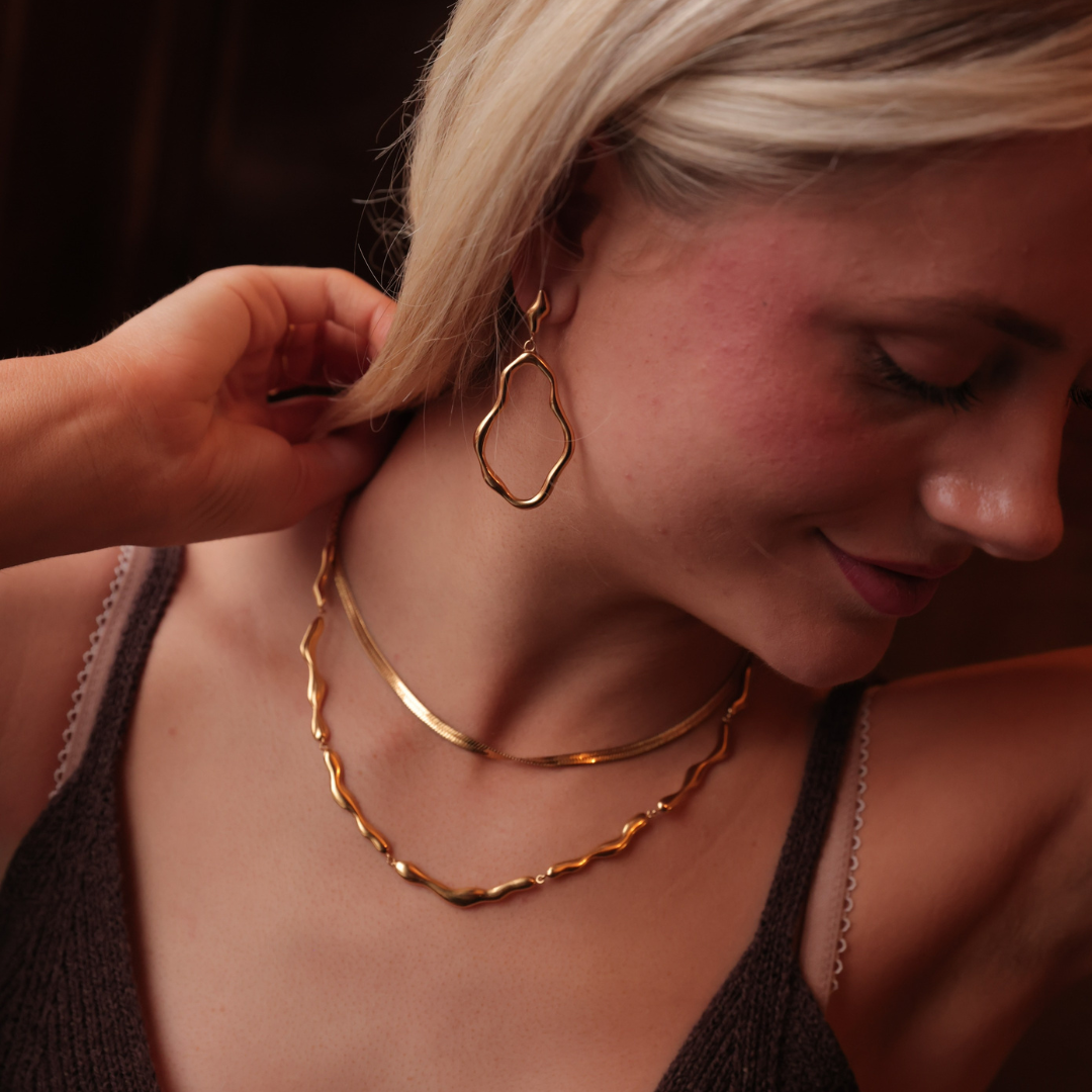 SISTIE SNAKE NECKLACE