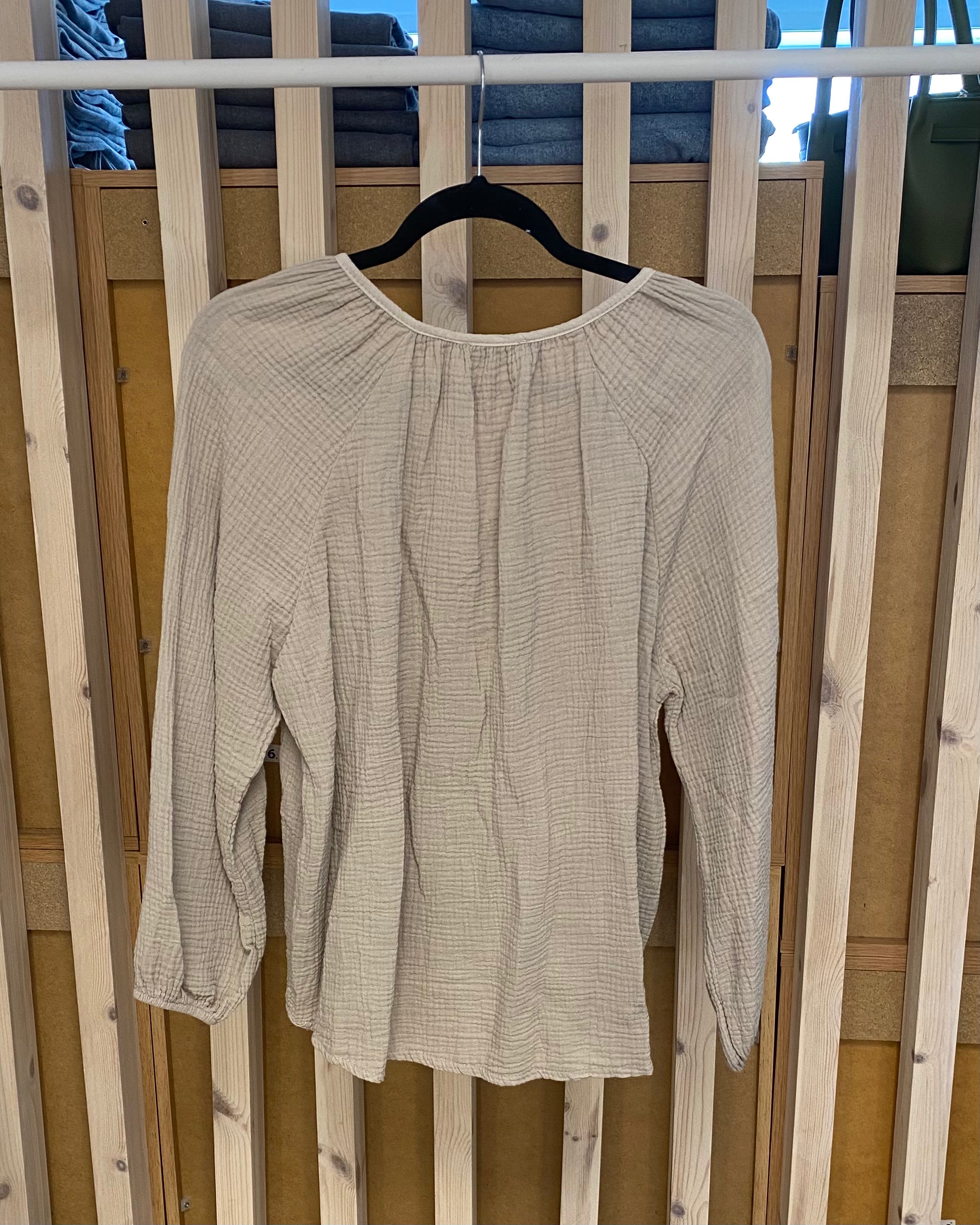 HOFFMANN L/S V-NECK BLOUSE