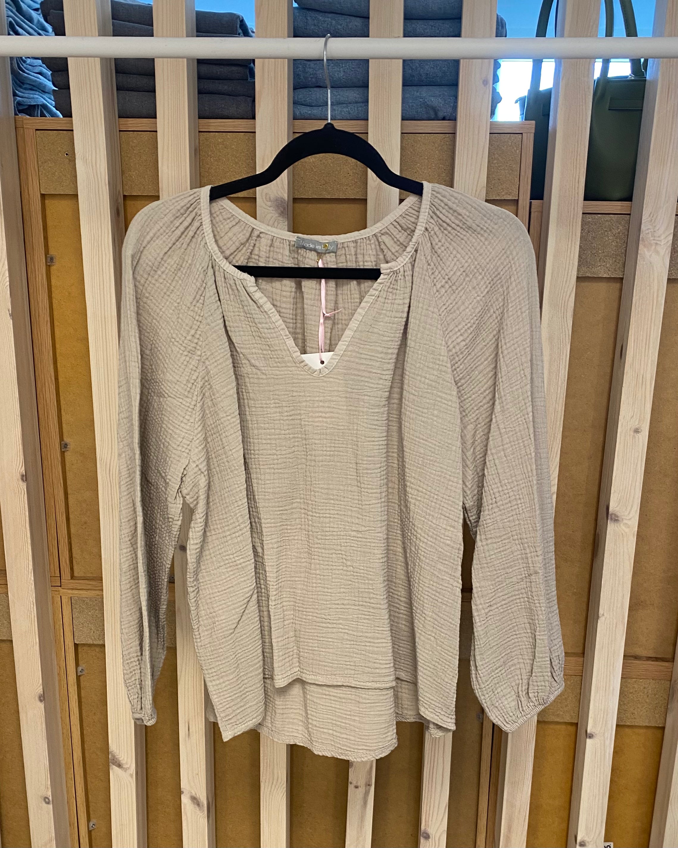 HOFFMANN L/S V-NECK BLOUSE