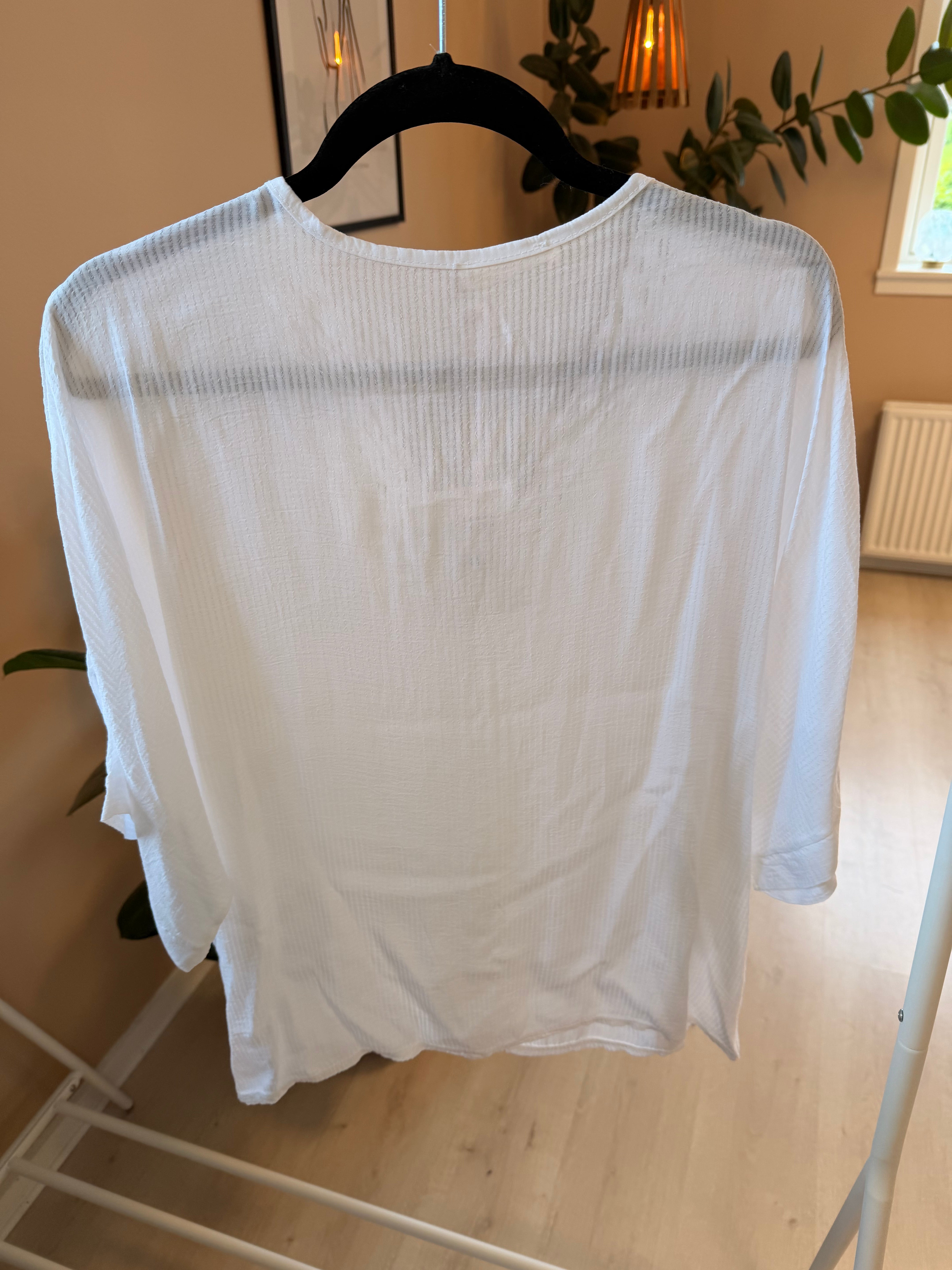 HOFFMANN BLUSE MED BLONDE KANT