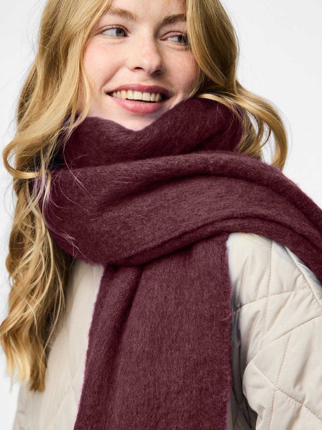 PIECES NIKITA LONG SCARF