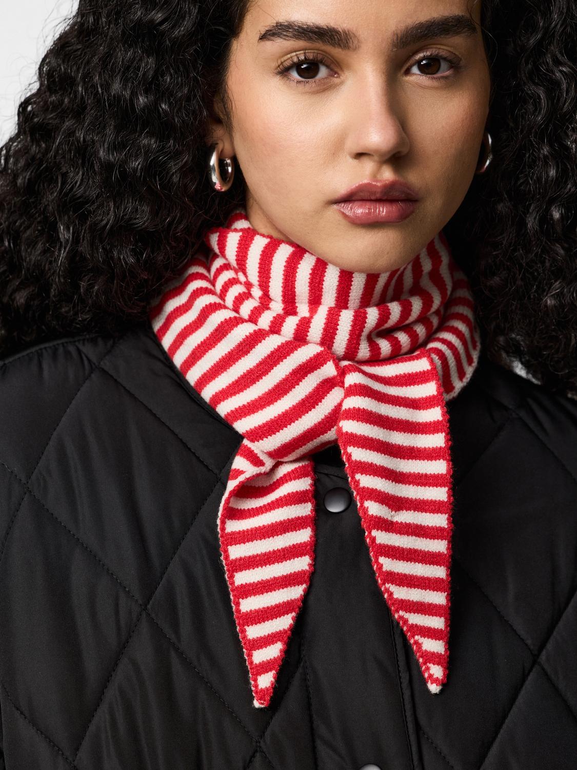 PIECES KOMMA TRIANGLE SCARF