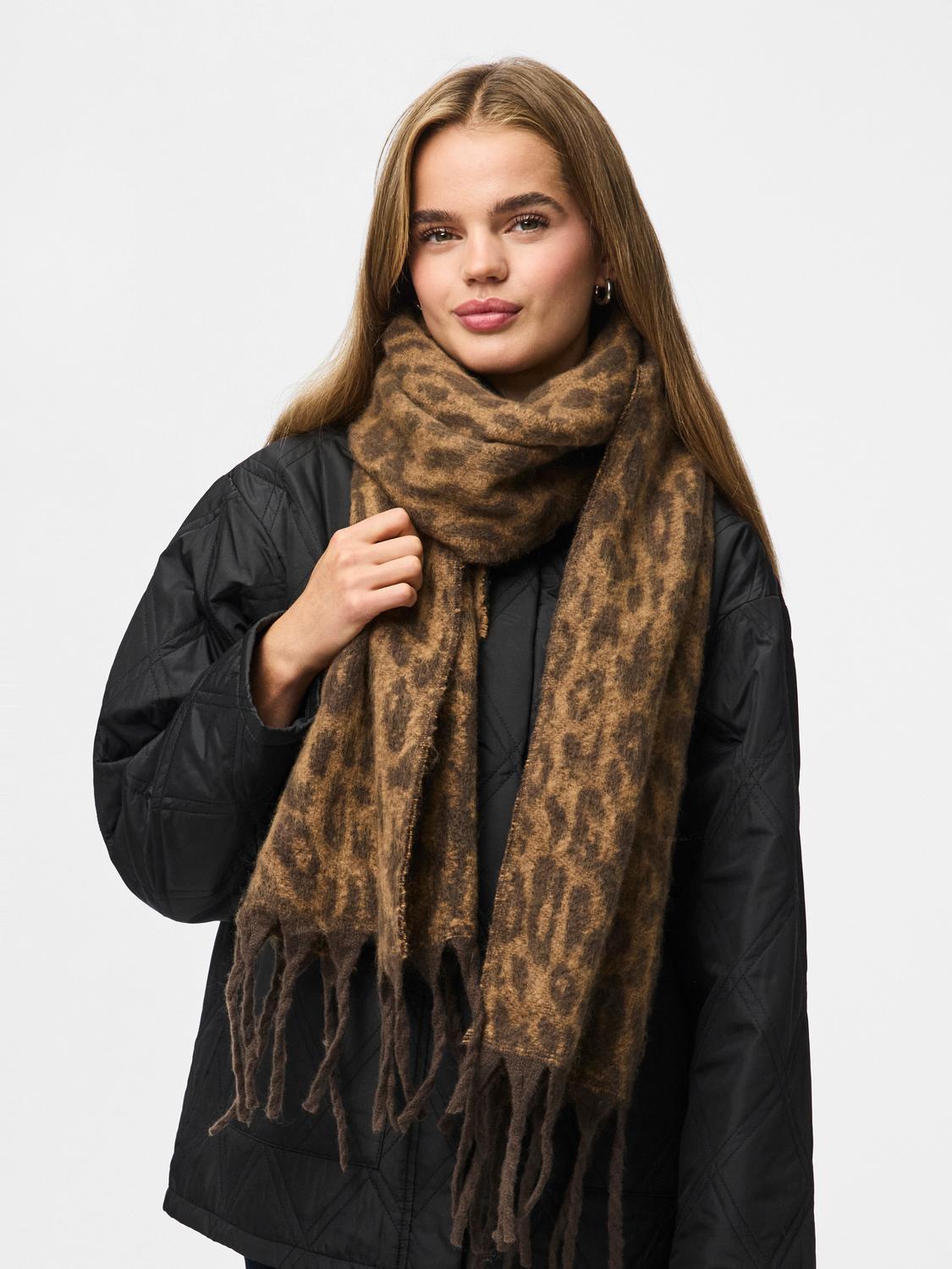 PIECES NAYA LONG SCARF