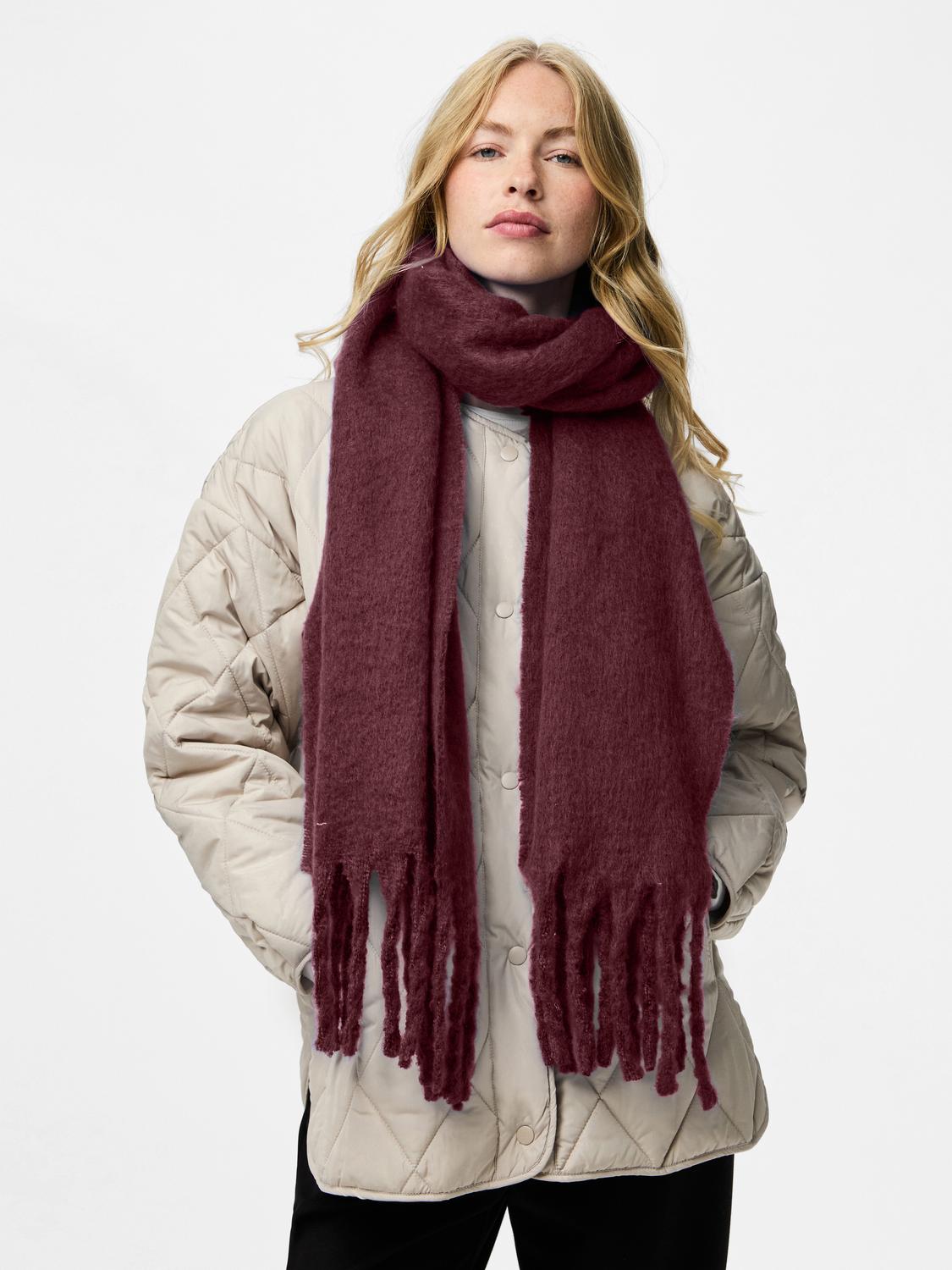PIECES NIKITA LONG SCARF