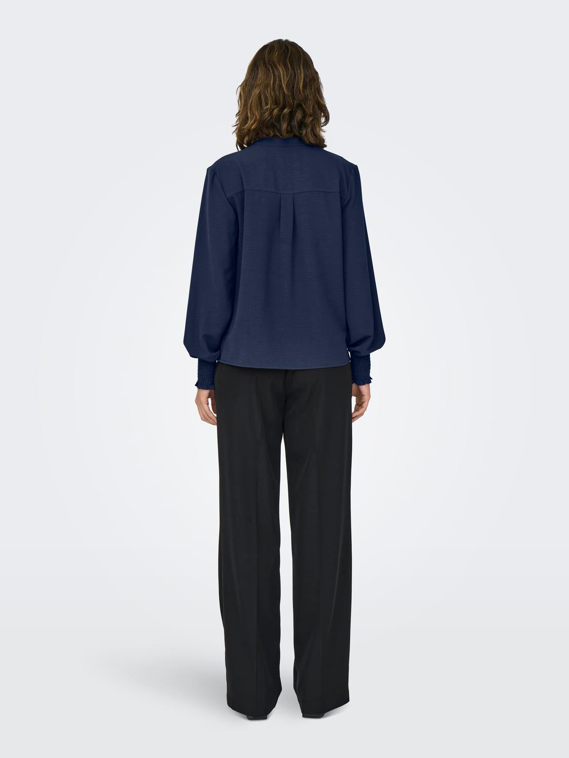 ONLY METTE V-NECK LS SMOCK TOP