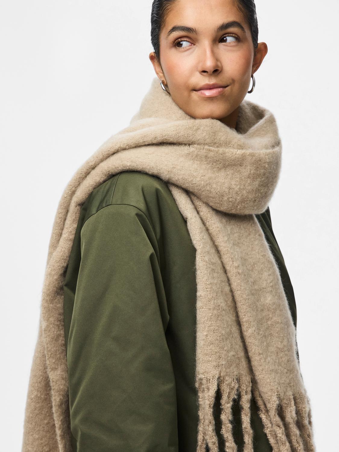 PIECES NIKITA LONG SCARF