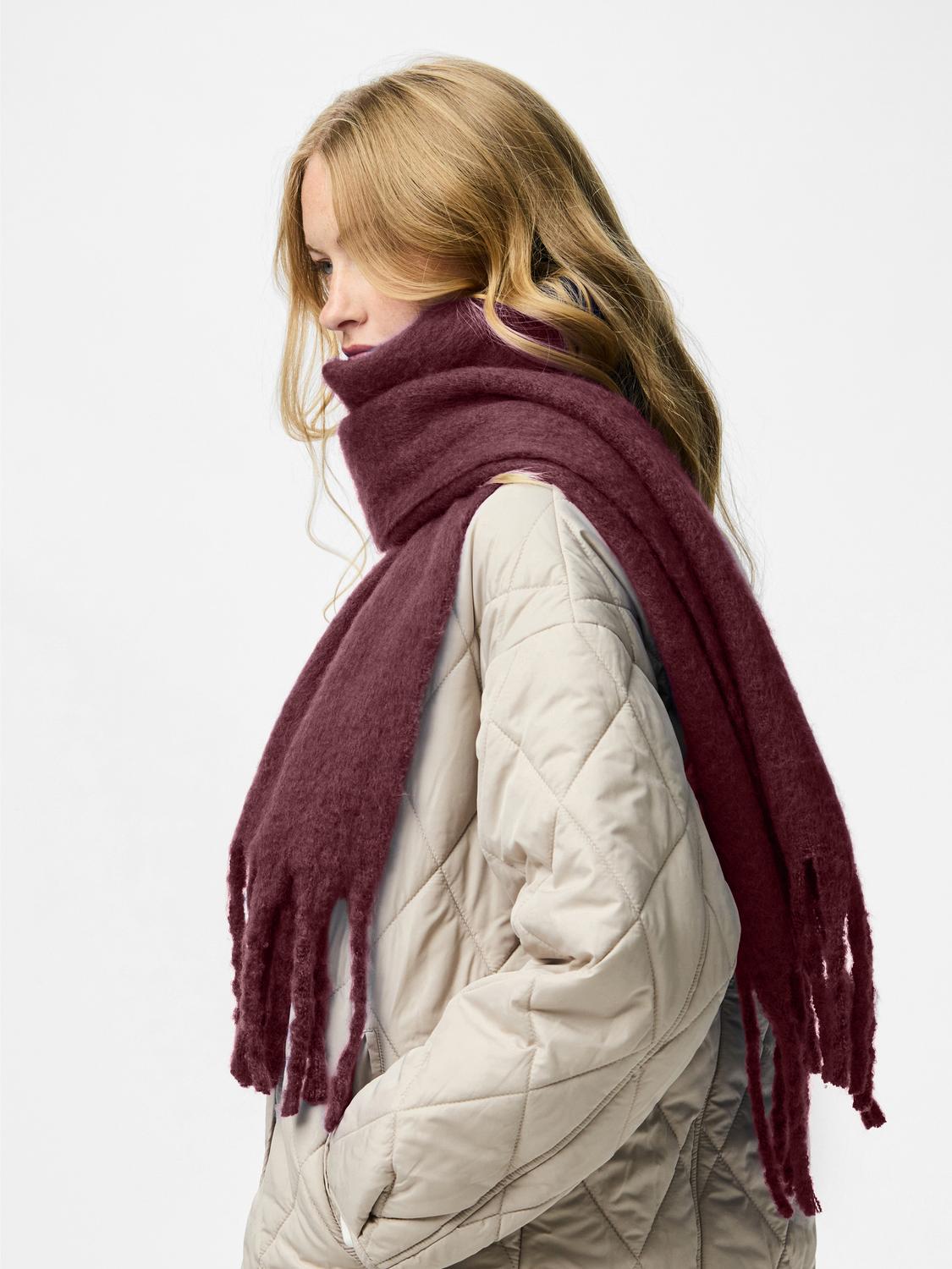 PIECES NIKITA LONG SCARF