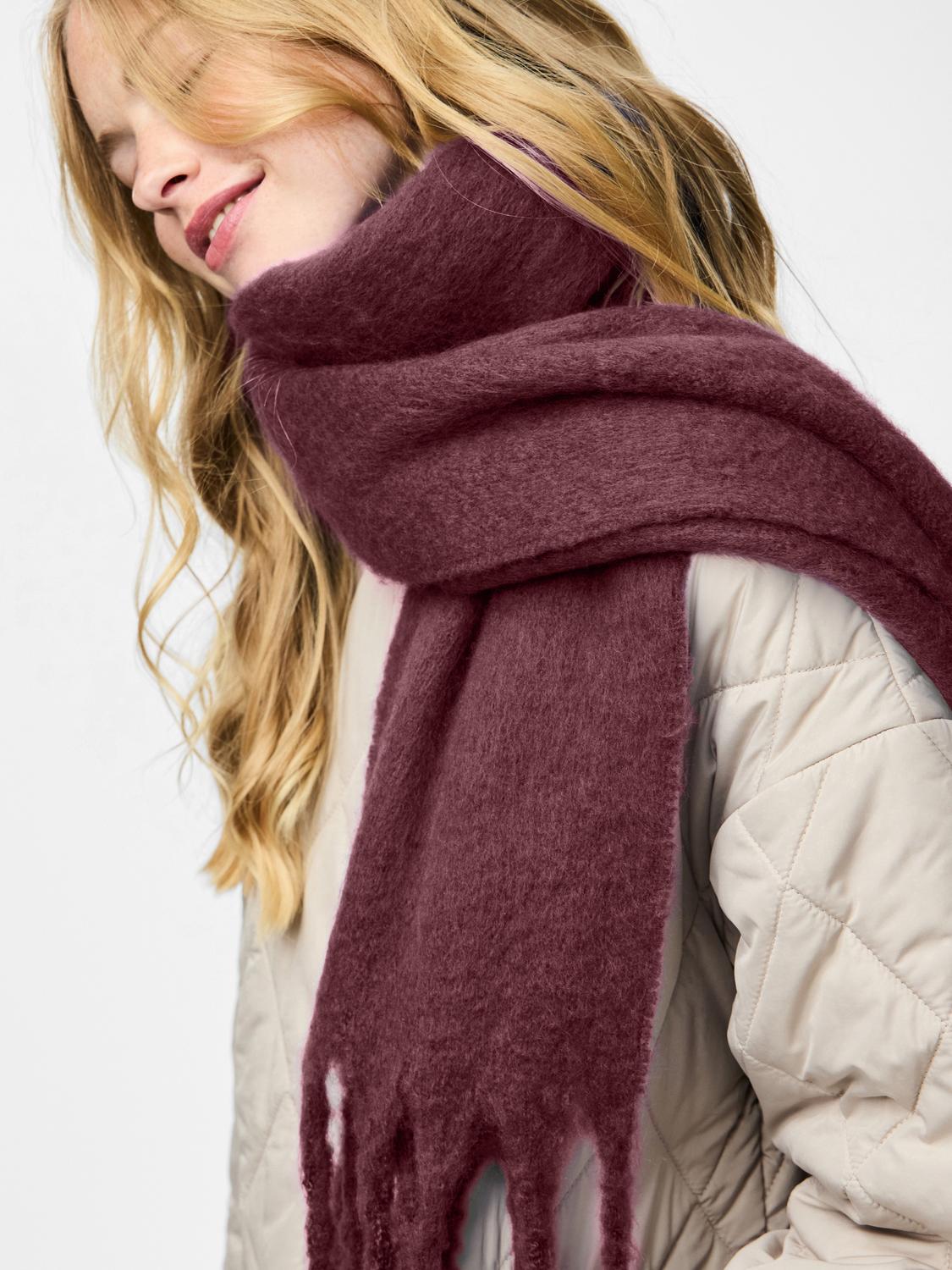 PIECES NIKITA LONG SCARF