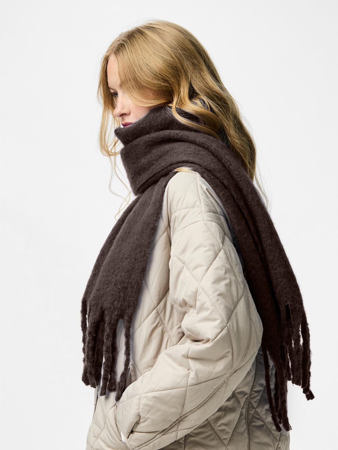 PIECES NIKITA LONG SCARF