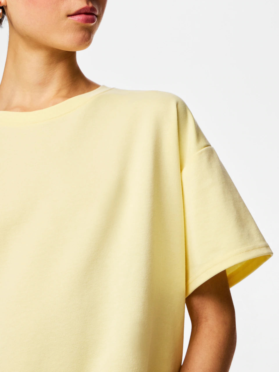 PIECES SKYLAR SS OVERSIZED TEE - FRENCH VANILLA