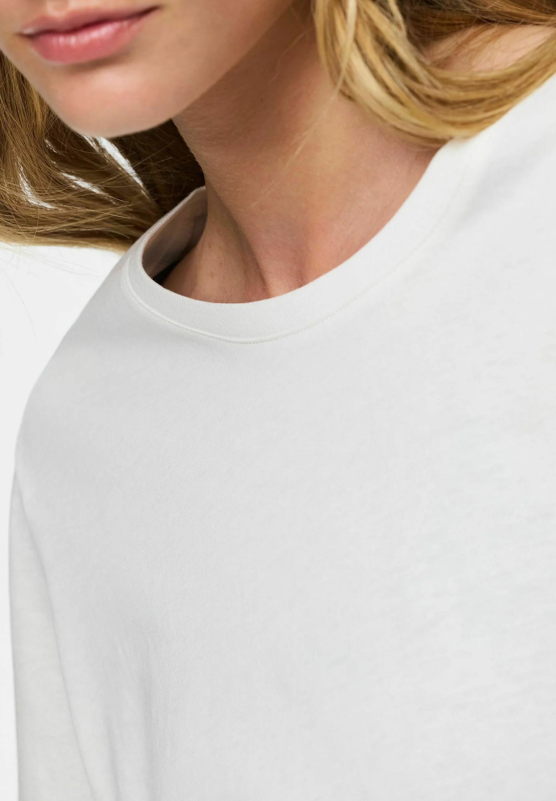 PIECES ASHLEY LS O-NECK FIT TEE