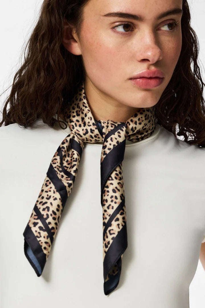 PIECES BAMBI SQUARE SCARF