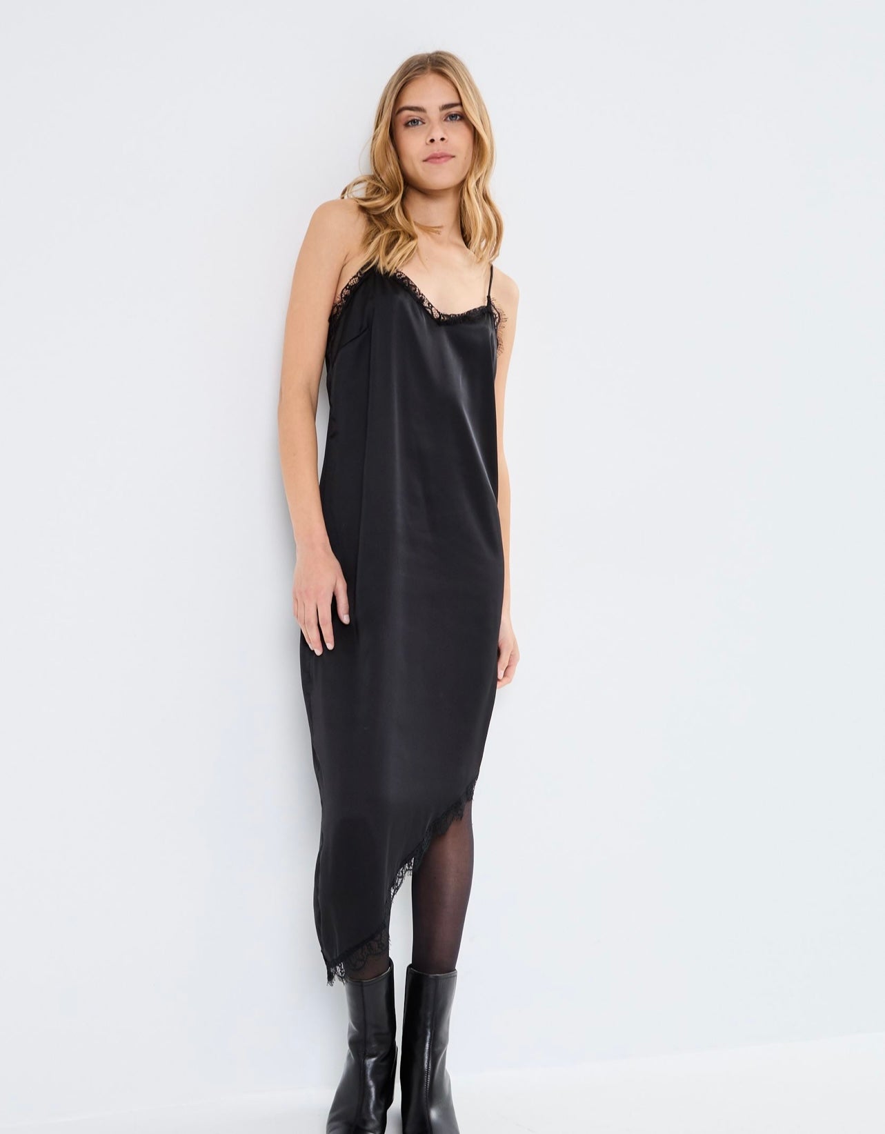 NOISY MAY SANTAL S/L ASYMMETRIC SLIP DRESS