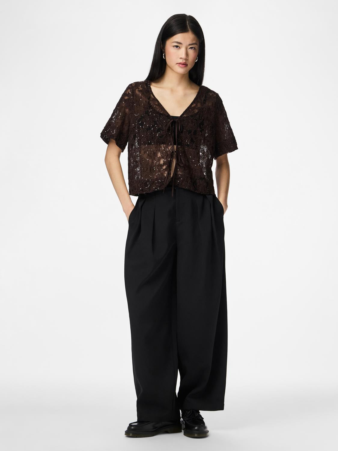 PIECES LOUISE 2/4 V-NECK TIE TOP WVN D2D