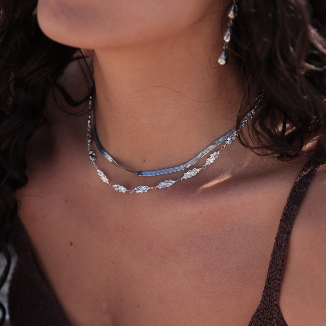 SISTIE SNAKE NECKLACE